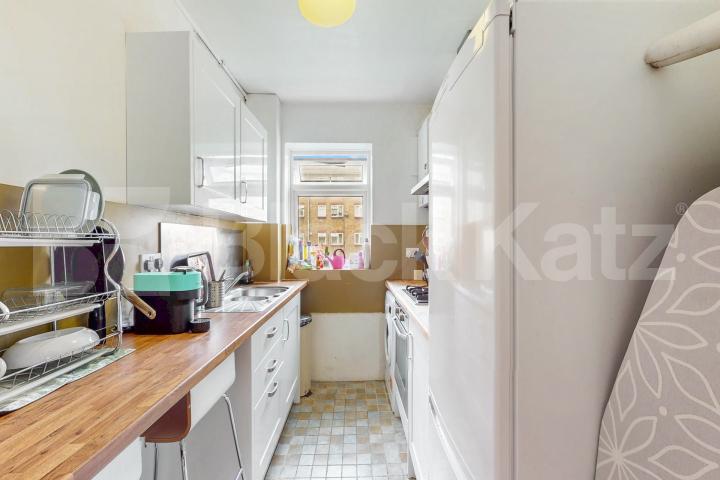 Charming three bedroomed apartment Congreve street, Elephant and Castle